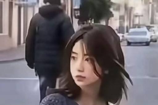 韩国女星Jennie耍大牌事件后《时代》红毯争艳直角肩再成亮点 韩国女星Jennie耍大牌事件后《时代》红毯争艳直角肩再成亮点